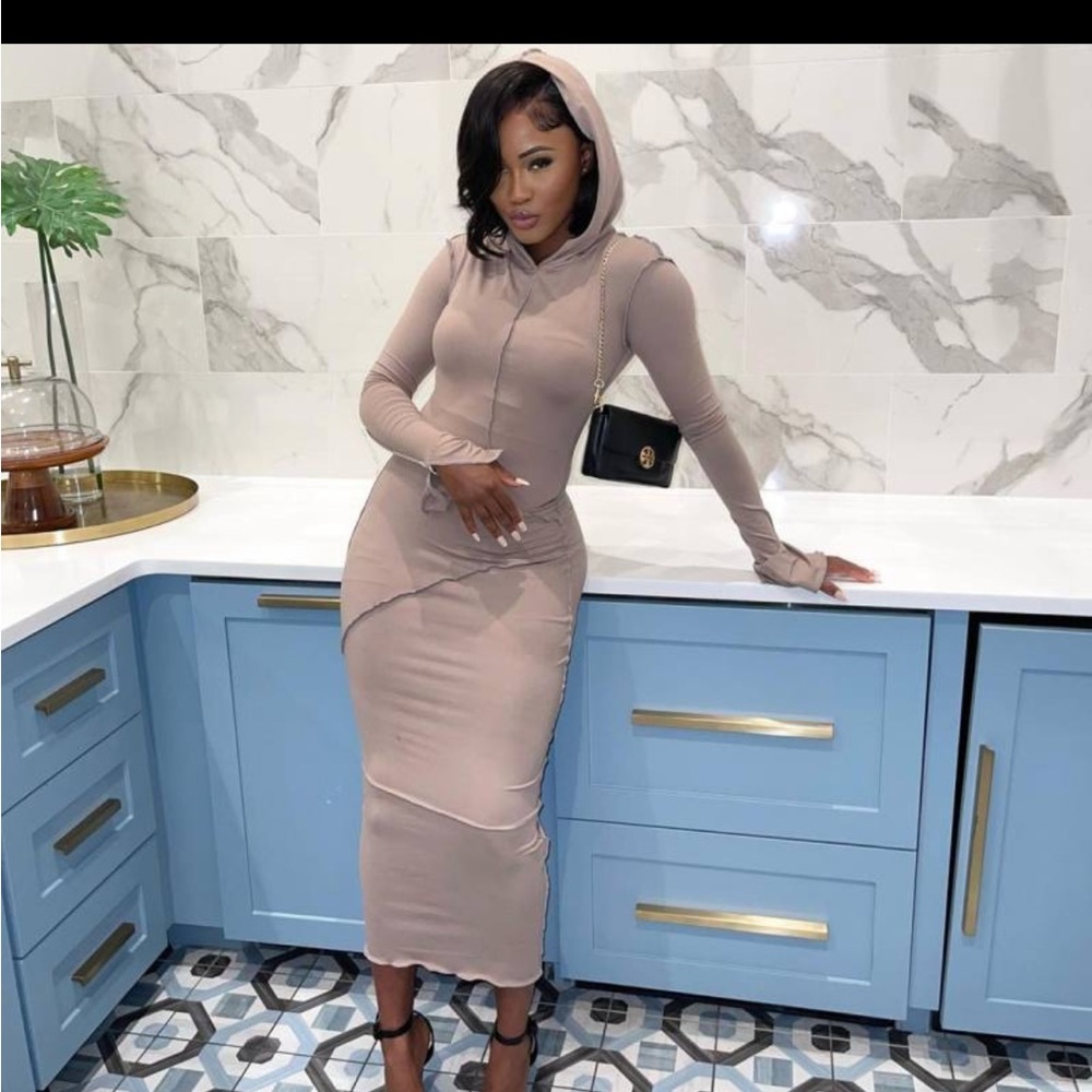 Unique Long Ankle Length Dress W/Long Sleeves Hoodie W/Stitch Design Long Dress